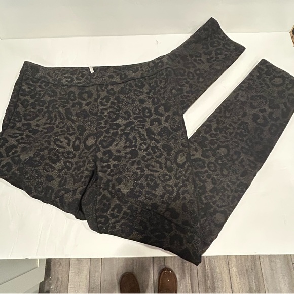 Free People Woman’s Stretch Ponte Leopard Print Leggings, Size Small - Picture 11 of 11